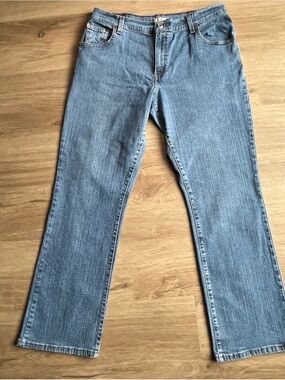 Levi's 550 Women's Relaxed Fit Jeans - Size 14 M - Medium Wash Stretch